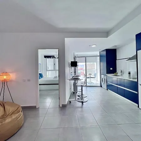 Con Terraza Y Vistas Апартаменты
